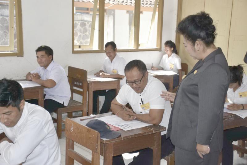 Monitoring Ujian Nasional Paket B, Lulusan Paket C Agar Lanjutkan ...